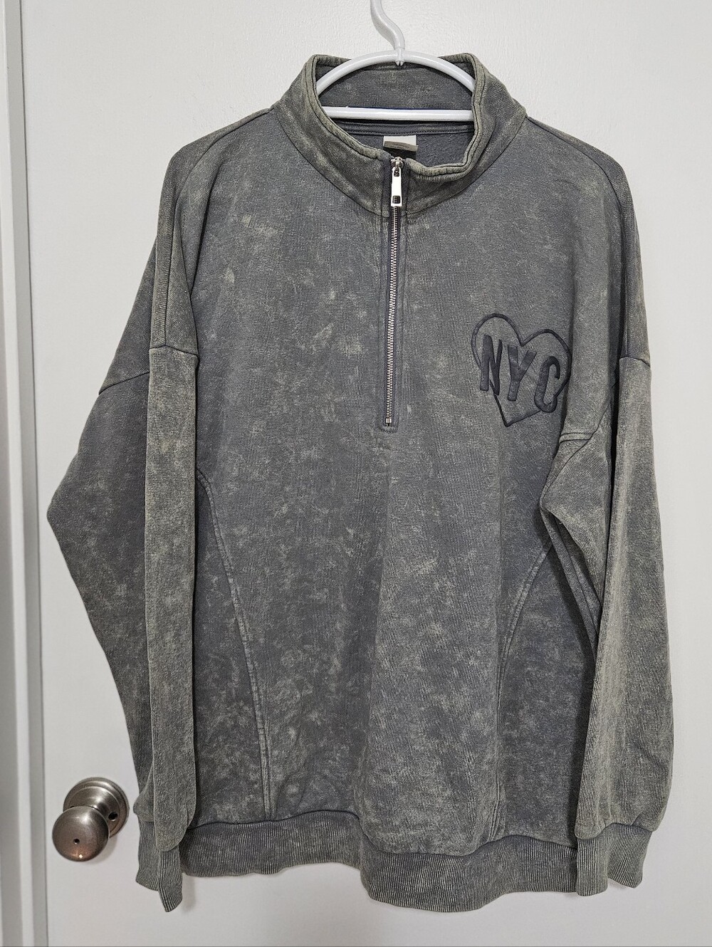 No Boundaries Gray Washed Half-Zip Sweatshirt with NYC Heart Size Large
